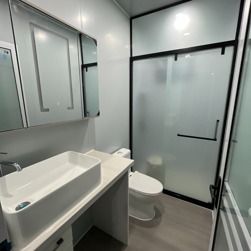 TH4U - 40ft bathroom