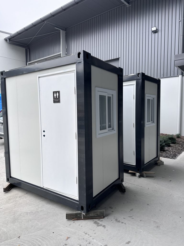 TH4U - Small showers